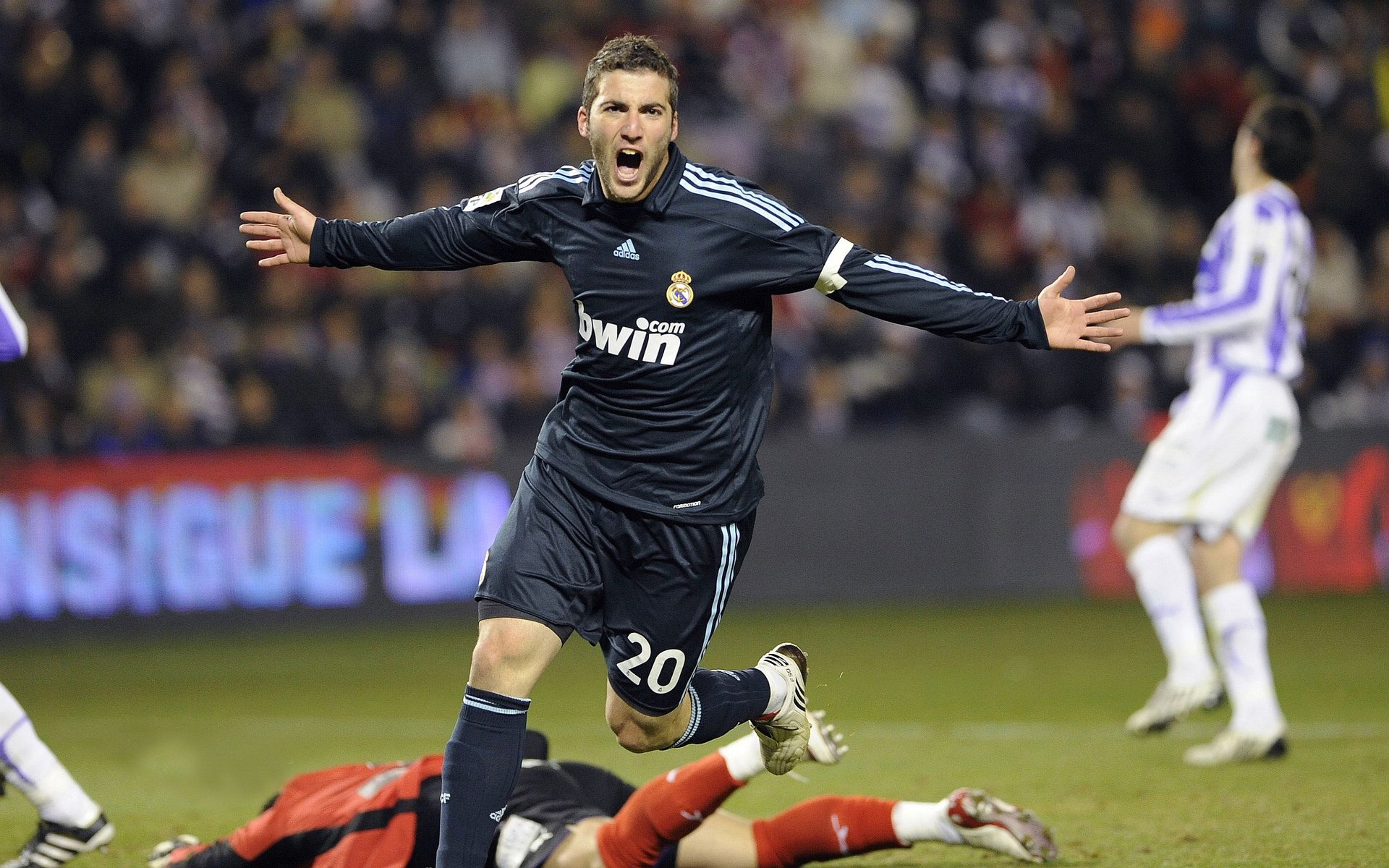 开云体育下载入口-上海申花主场失利，球队前景堪忧，上海申花球队怎么样